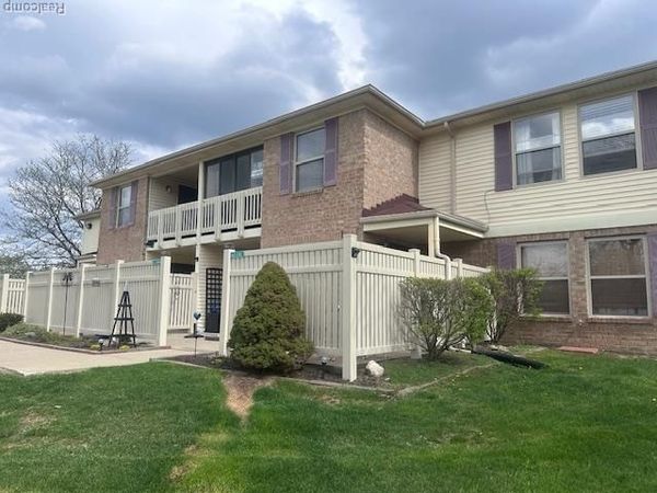 61101 Greenwood Drive, South Lyon, MI 48178