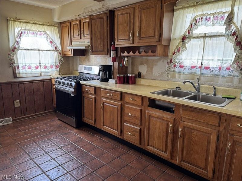 2112 Warren Avenue, Akron, OH 44320 Photo 8