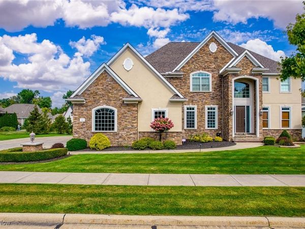 343 Glasgow Drive , Highland Heights, OH 44143