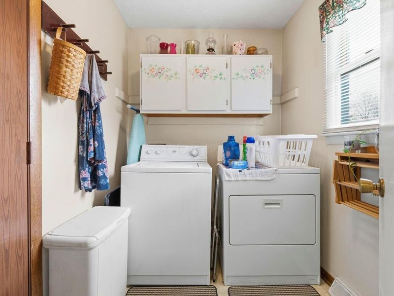 6881 Roundelay Road N, Reynoldsburg, OH 43068 Photo 12