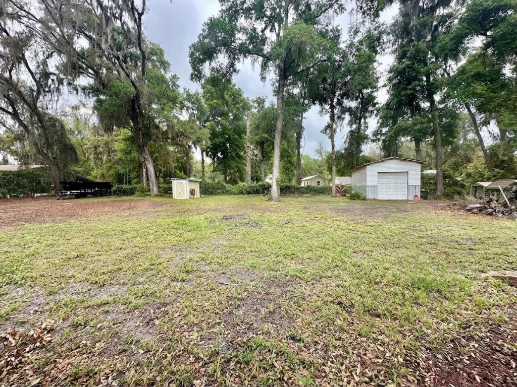 4251 NE 138th Place , Anthony, FL 32617 Photo