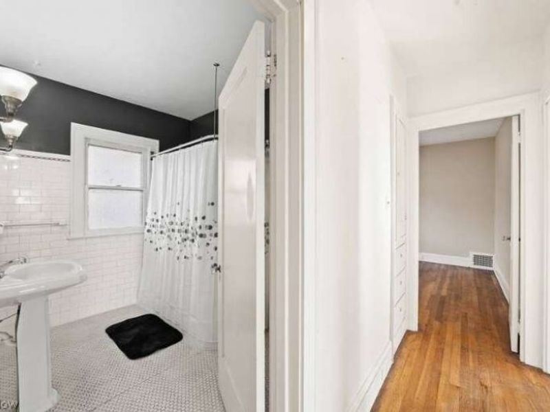 2609 Hampshire Road, Cleveland Heights, OH 44106 Photo 9