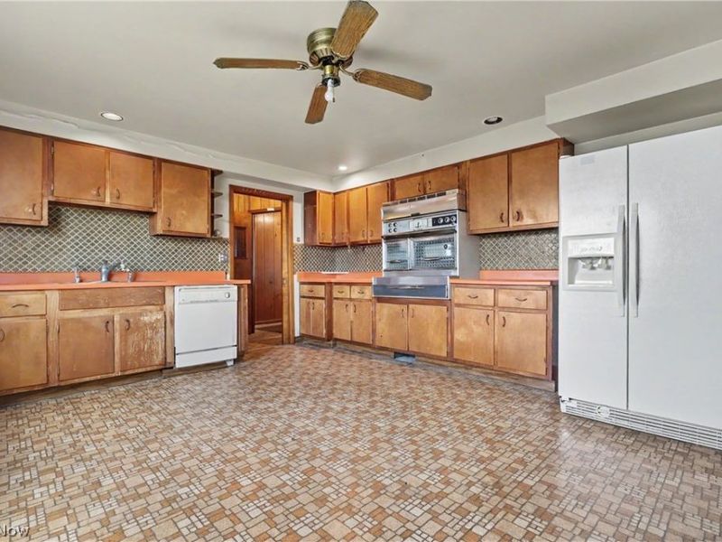 16790 Main Market Road, West Farmington, OH 44491 Photo 11