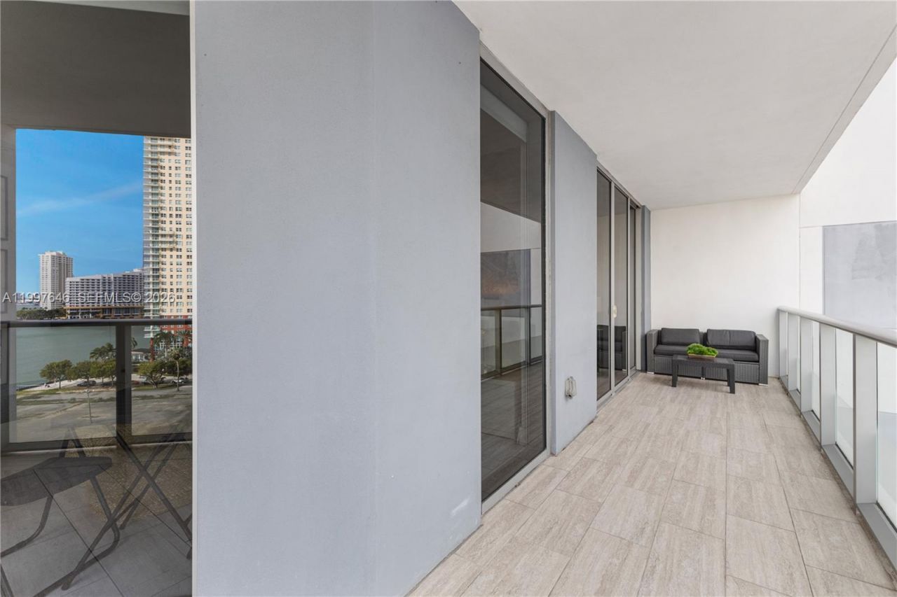 1300 Brickell Bay Dr, Unit 1010, Miami, FL 33131 Photo
