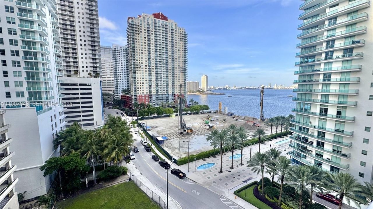 1300 Brickell Bay Dr, Unit 1010, Miami, FL 33131 Photo