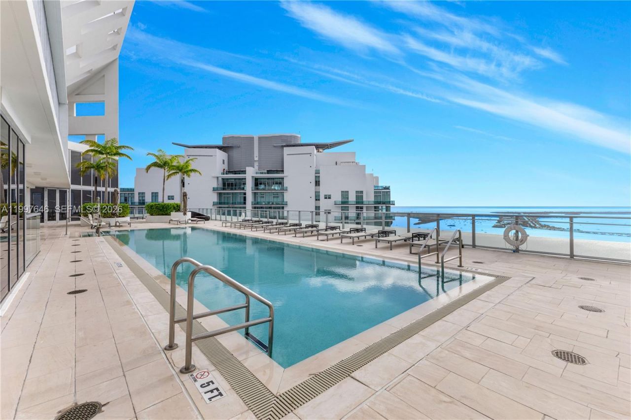 1300 Brickell Bay Dr, Unit 1010, Miami, FL 33131 Photo