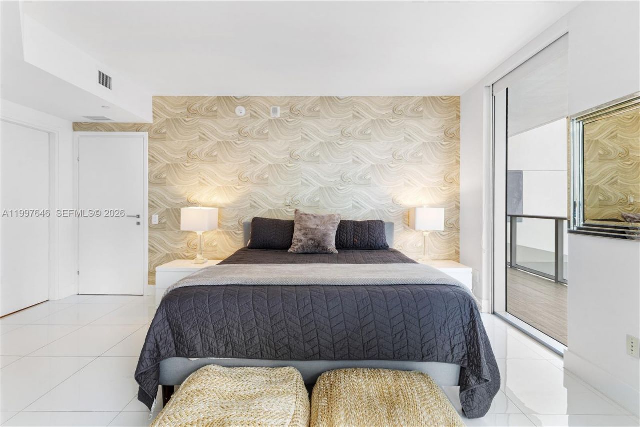 1300 Brickell Bay Dr, Unit 1010, Miami, FL 33131 Photo