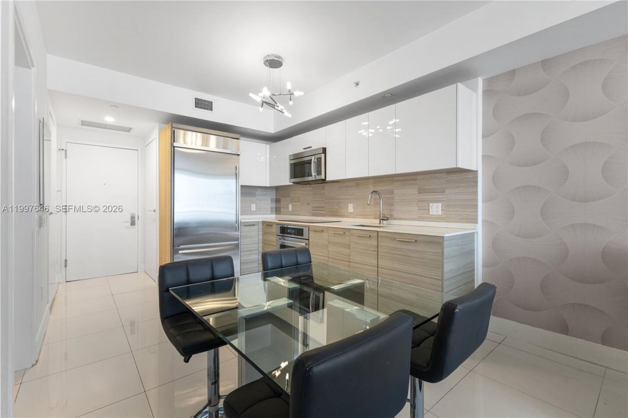 1300 Brickell Bay Dr, Unit 1010, Miami, FL 33131 Photo