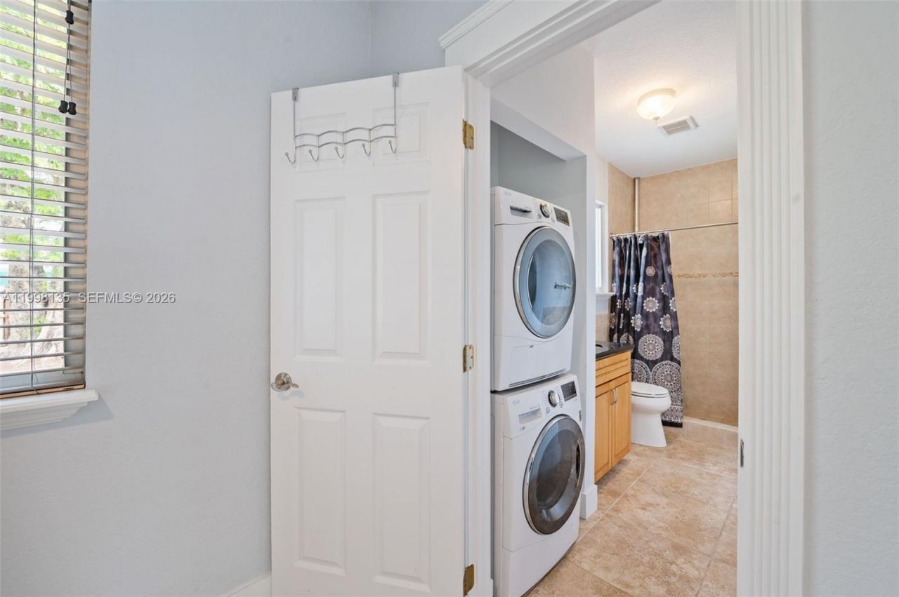4 Transylvania Ave, Unit B, Key Largo, FL 33037 Photo