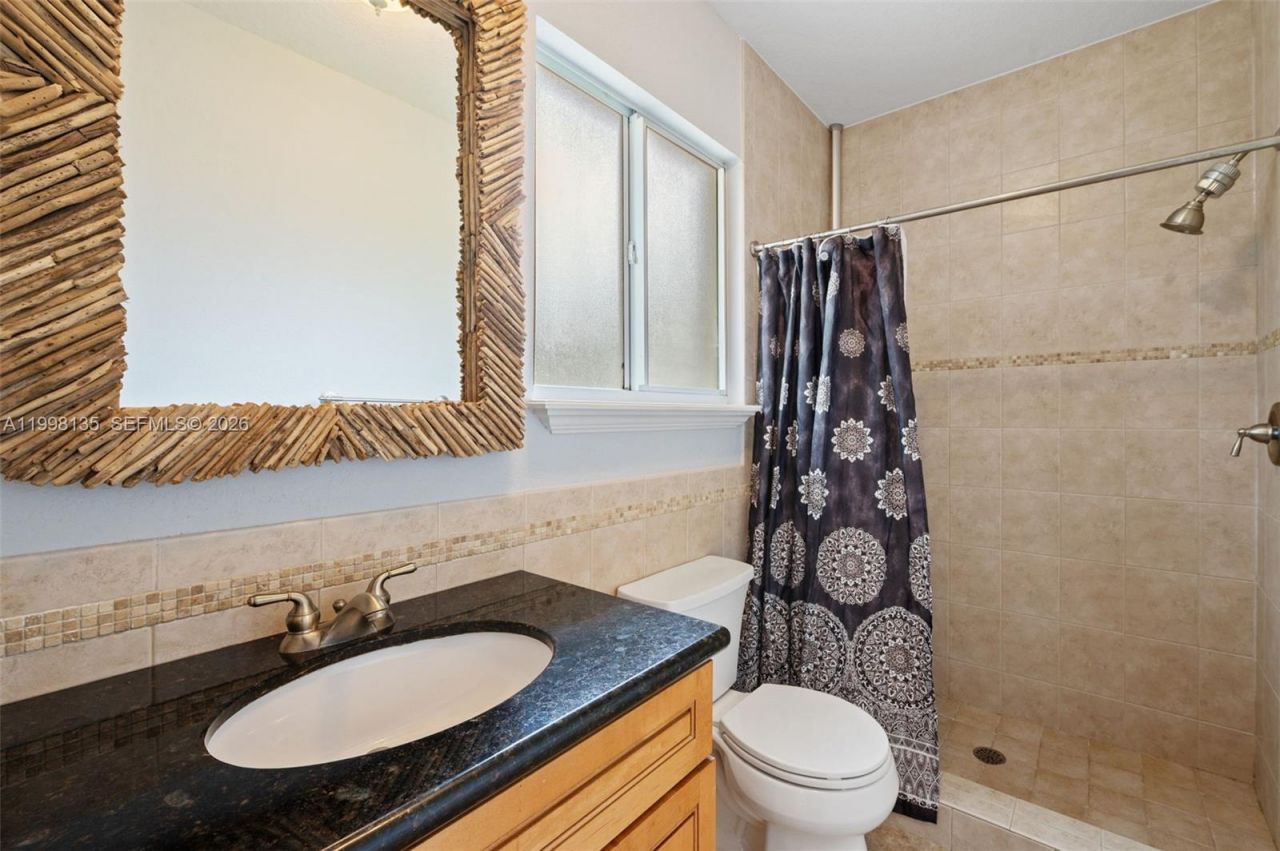 4 Transylvania Ave, Unit B, Key Largo, FL 33037 Photo