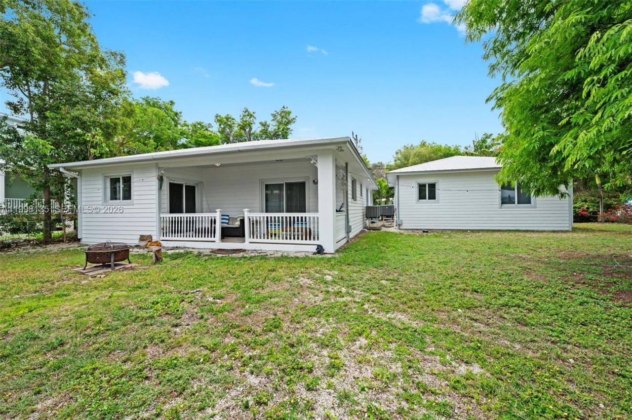 4 Transylvania Ave, Unit B, Key Largo, FL 33037 Photo