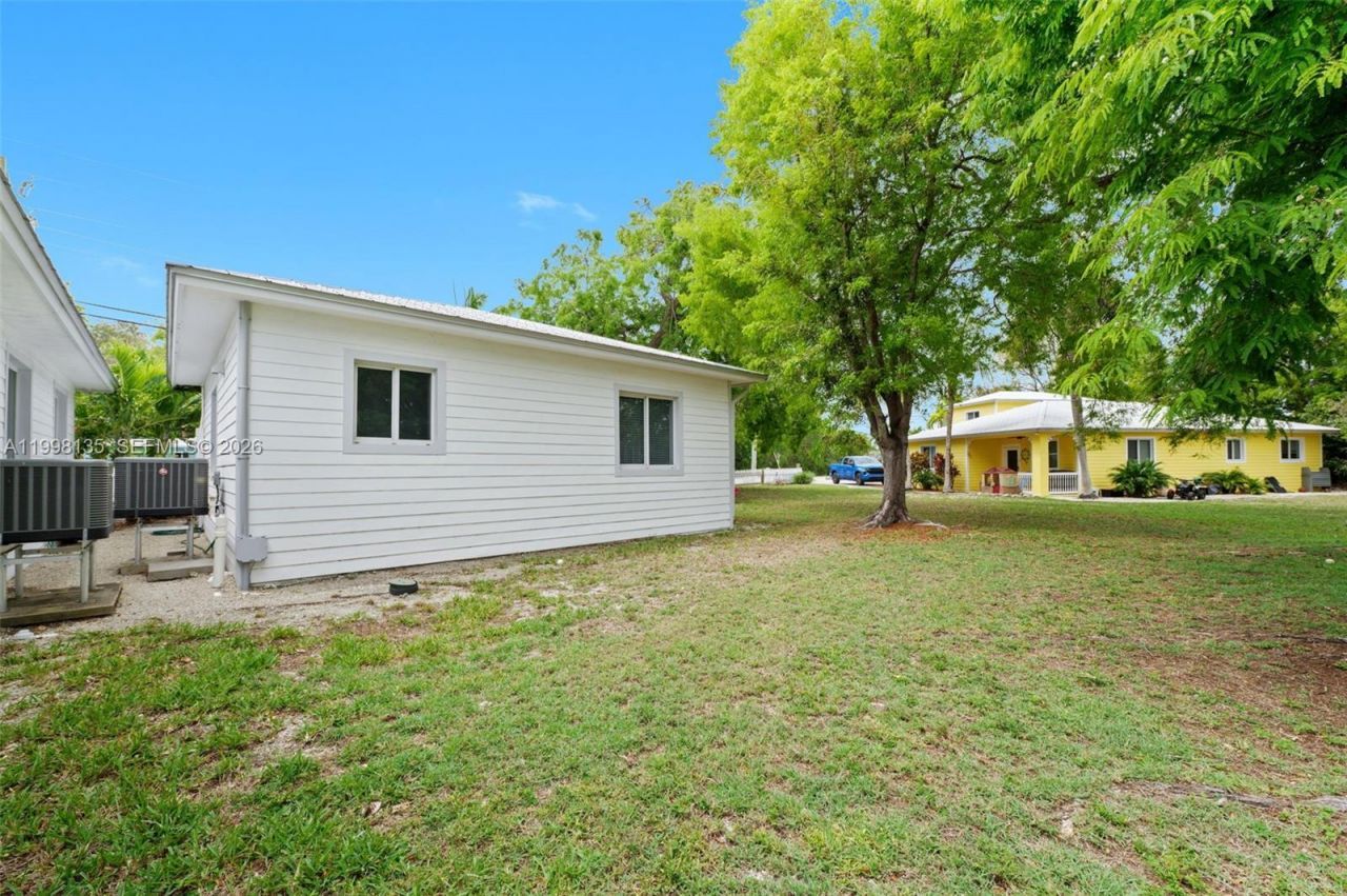 4 Transylvania Ave, Unit B, Key Largo, FL 33037 Photo