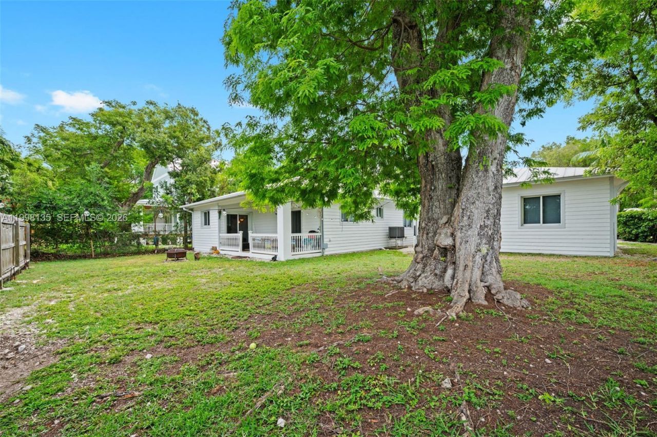4 Transylvania Ave, Unit B, Key Largo, FL 33037 Photo
