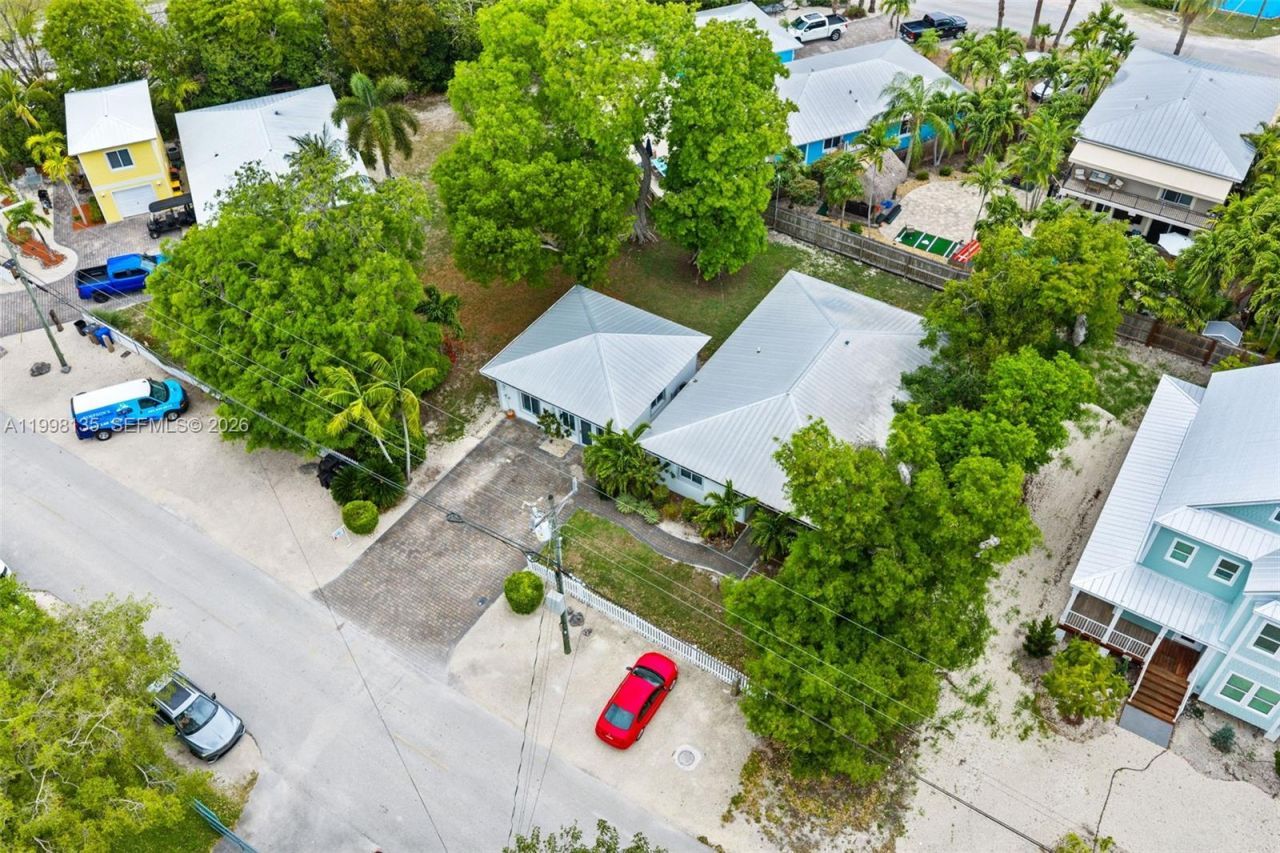 4 Transylvania Ave, Unit B, Key Largo, FL 33037 Photo
