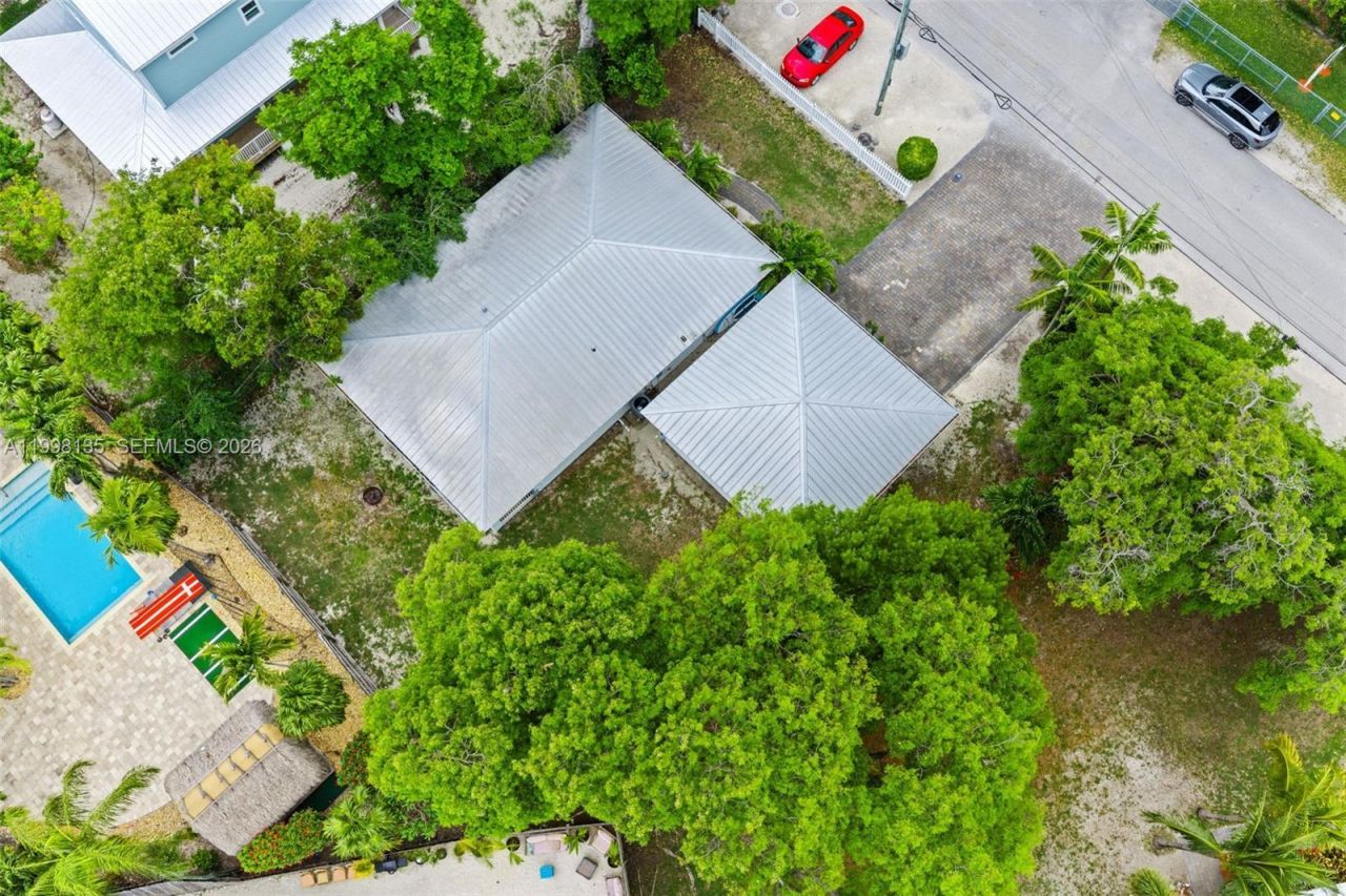 4 Transylvania Ave, Unit B, Key Largo, FL 33037 Photo
