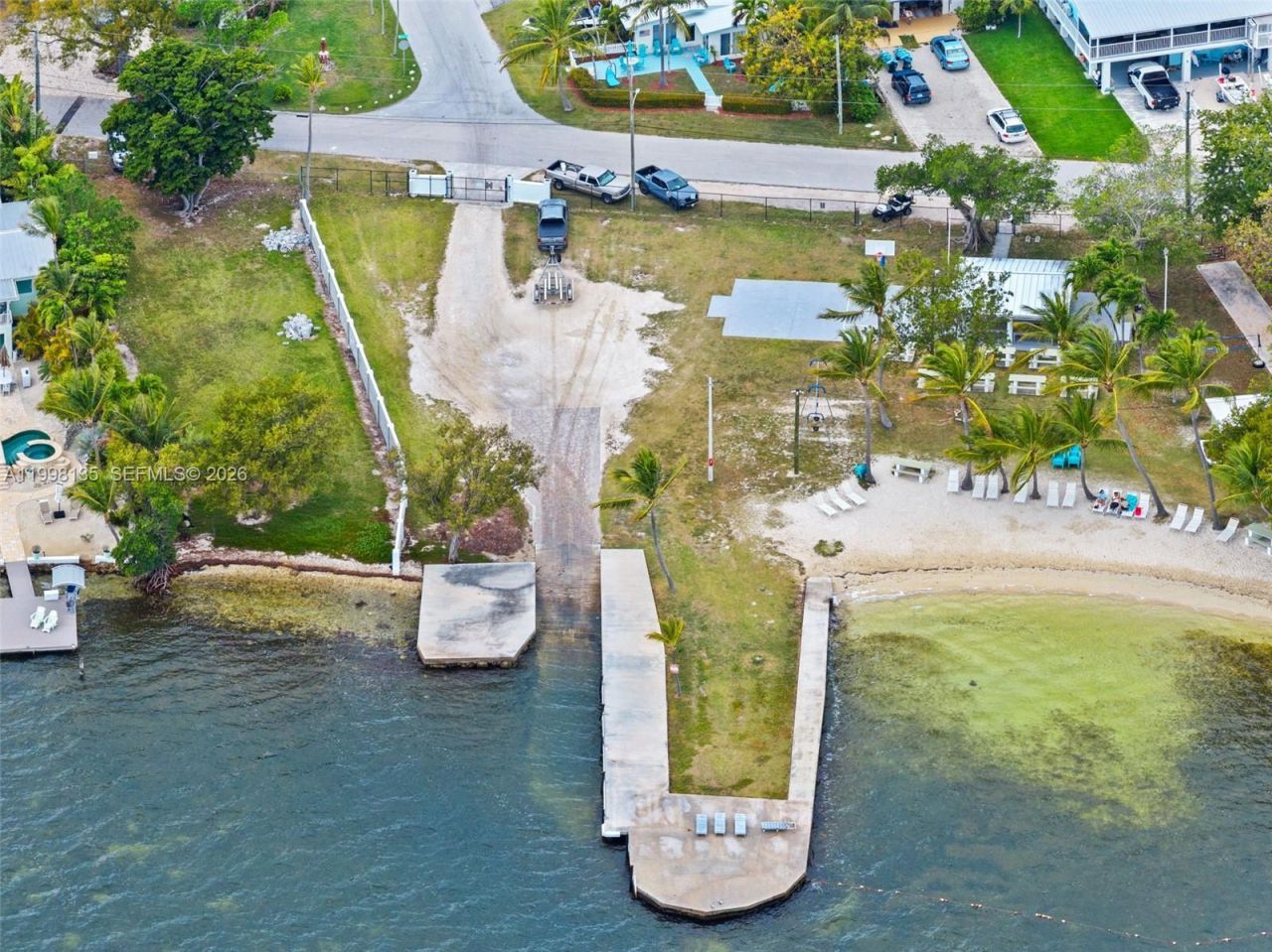 4 Transylvania Ave, Unit B, Key Largo, FL 33037 Photo