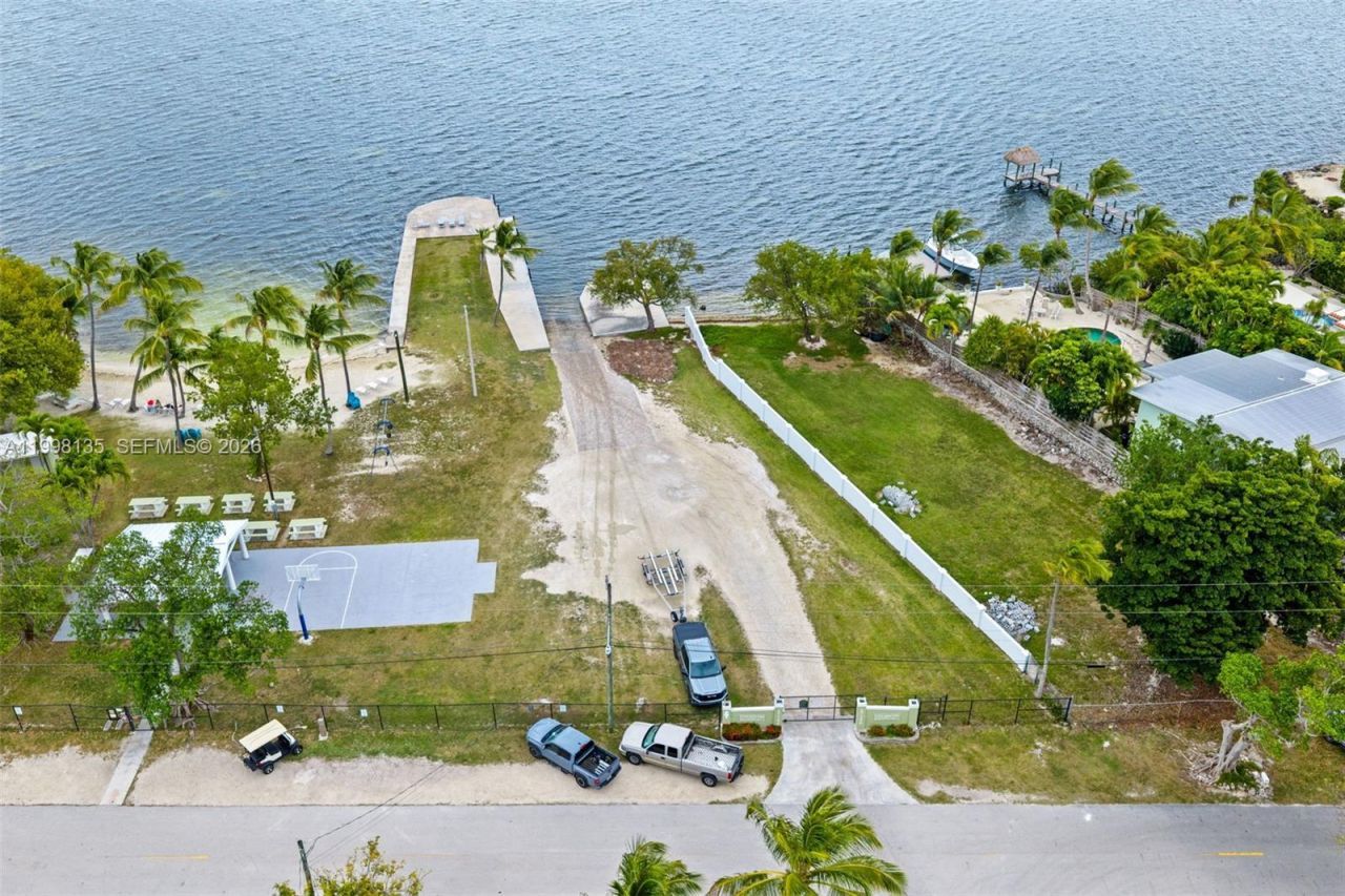 4 Transylvania Ave, Unit B, Key Largo, FL 33037 Photo