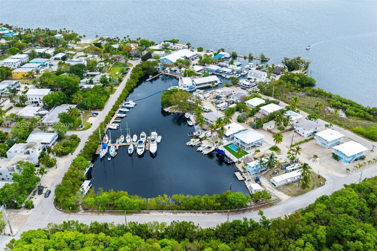4 Transylvania Ave, Unit B, Key Largo, FL 33037 Photo