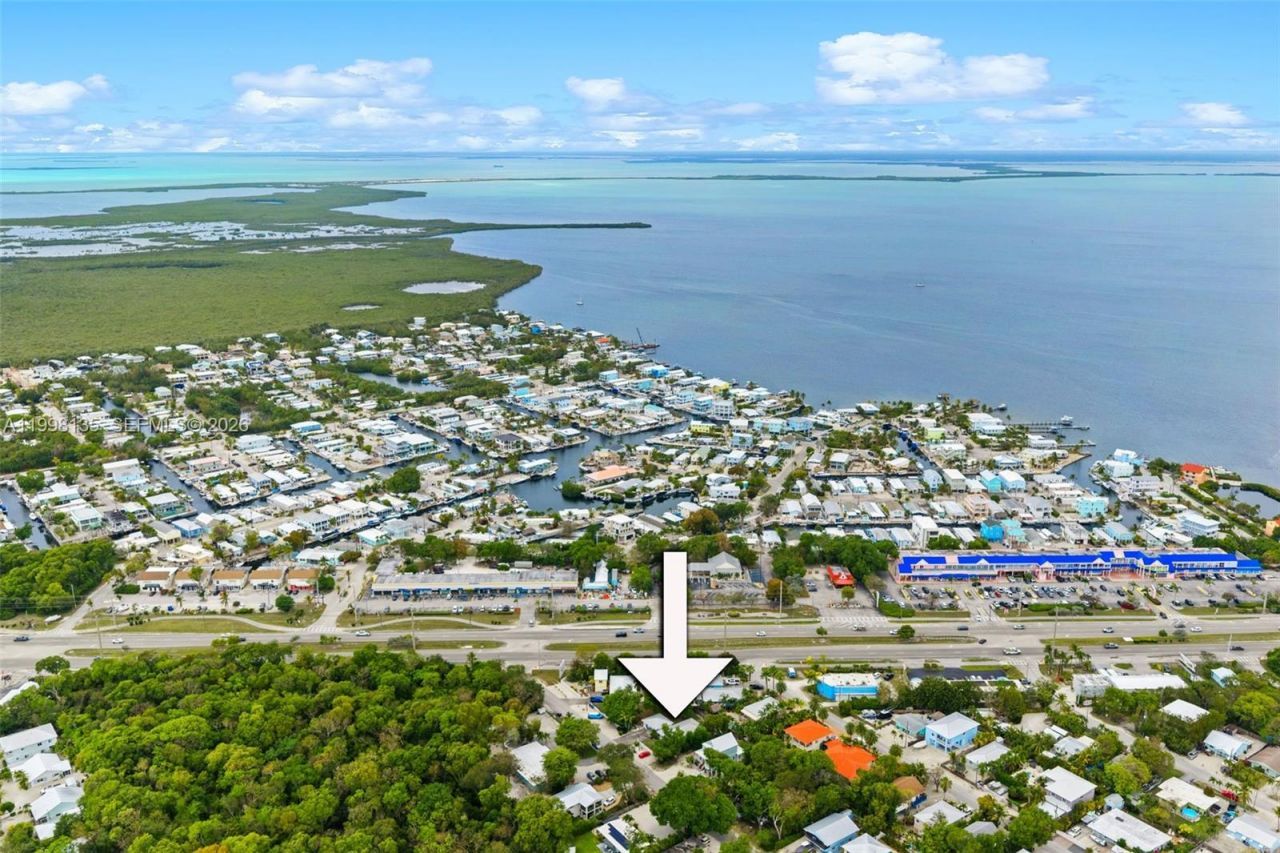 4 Transylvania Ave, Unit B, Key Largo, FL 33037 Photo