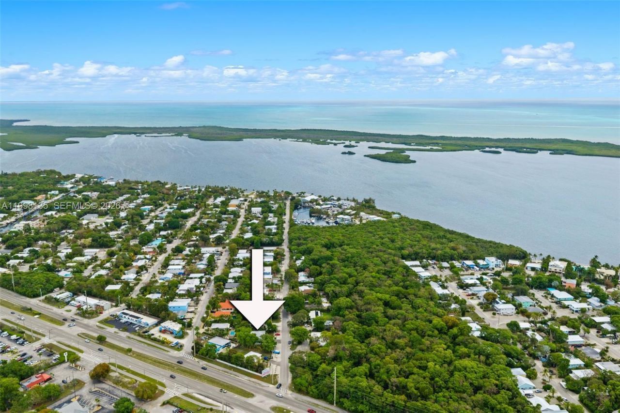 4 Transylvania Ave, Unit B, Key Largo, FL 33037 Photo