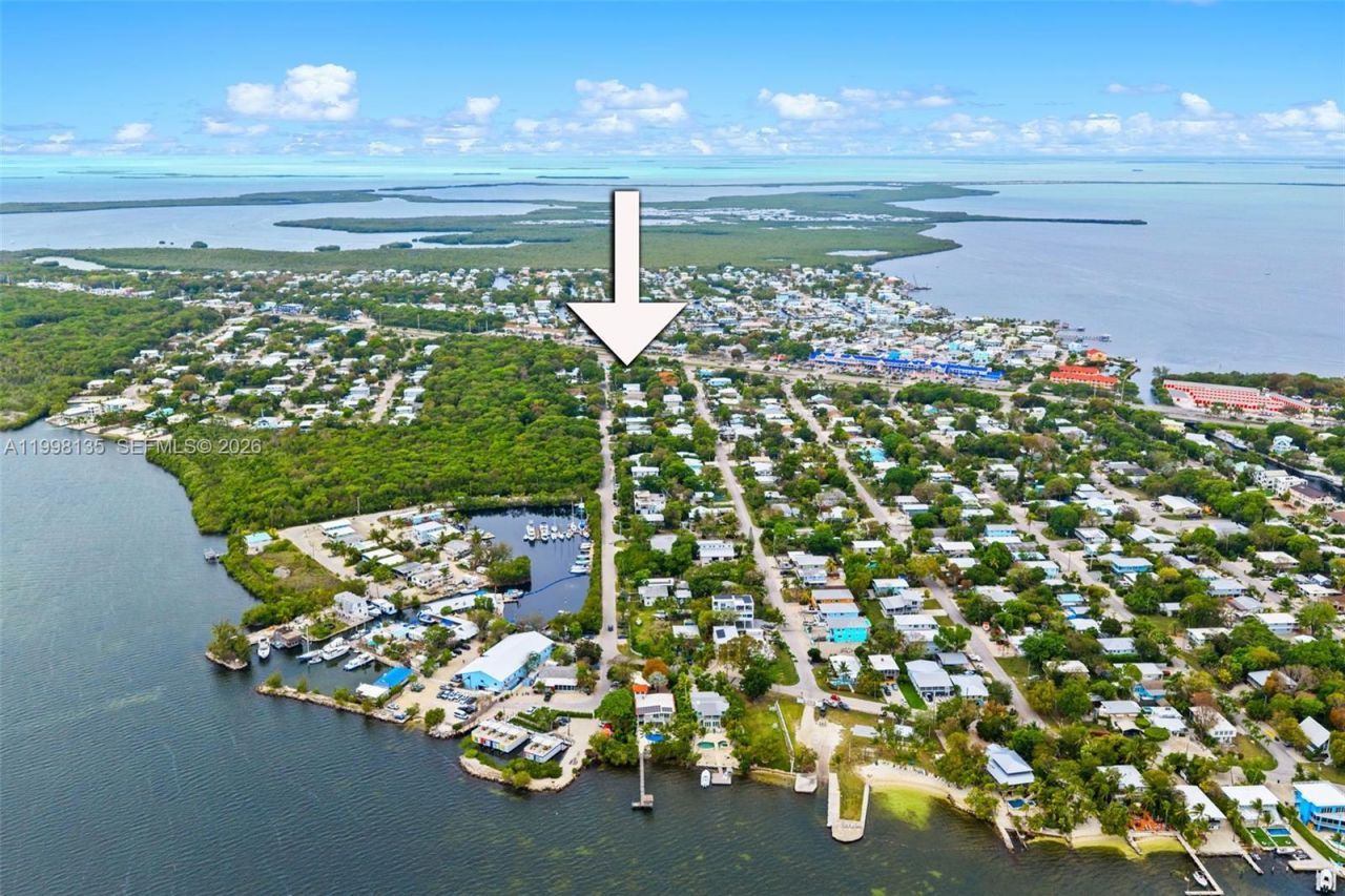4 Transylvania Ave, Unit B, Key Largo, FL 33037 Photo