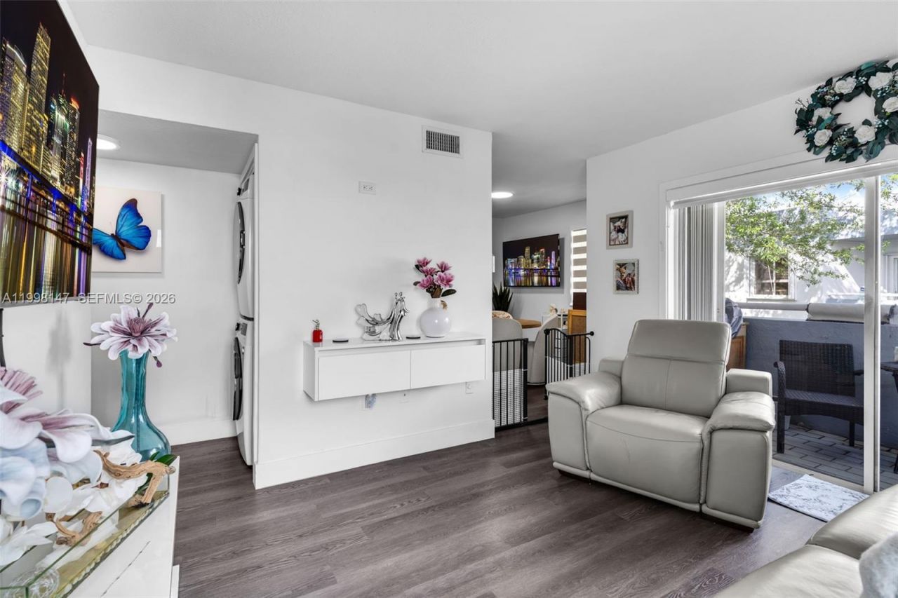 6210 SW 131st Ct, Unit 204, Miami, FL 33183 Photo