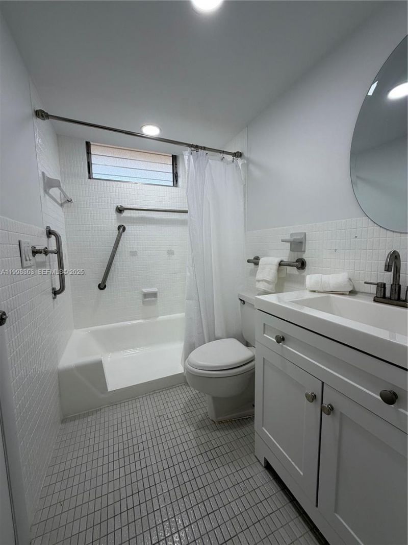 2980 Point East Dr, Unit D311, Aventura, FL 33160 Photo