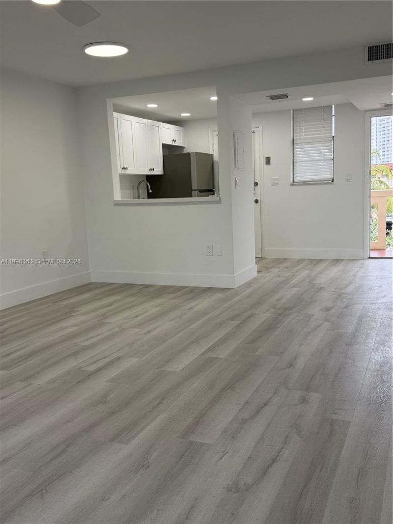 2980 Point East Dr, Unit D311, Aventura, FL 33160 Photo