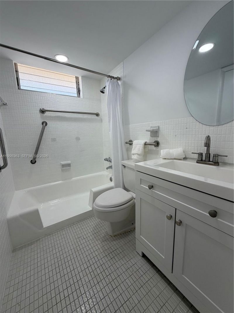 2980 Point East Dr, Unit D311, Aventura, FL 33160 Photo