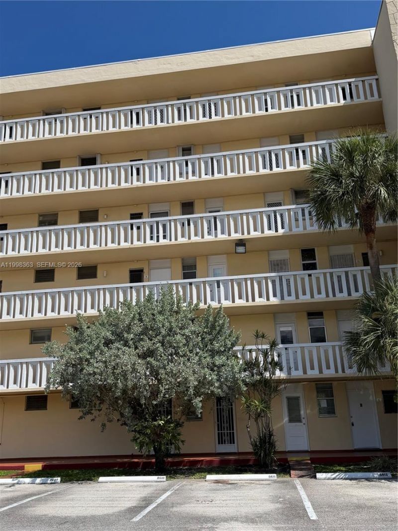 2980 Point East Dr, Unit D311, Aventura, FL 33160 Photo