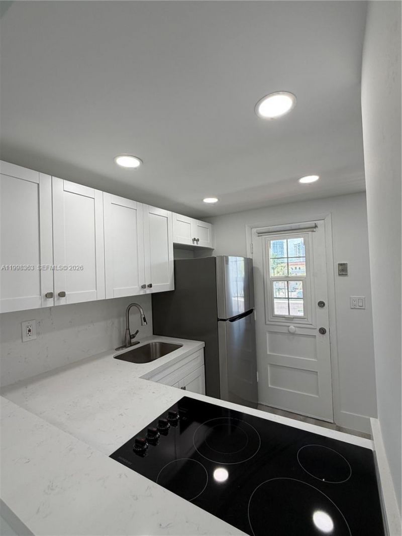 2980 Point East Dr, Unit D311, Aventura, FL 33160 Photo