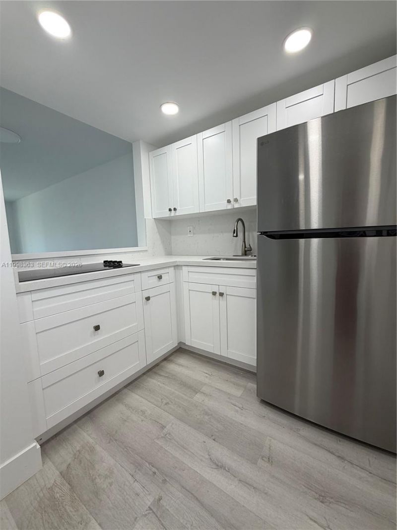 2980 Point East Dr, Unit D311, Aventura, FL 33160 Photo
