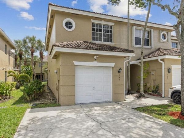 365 SW 122nd Ave , Pembroke Pines, FL 33025