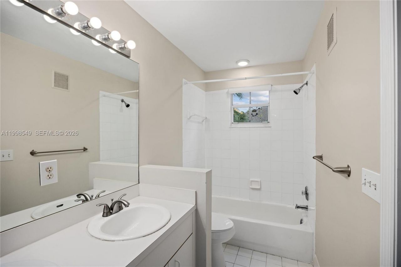 365 SW 122nd Ave, Pembroke Pines, FL 33025 Photo