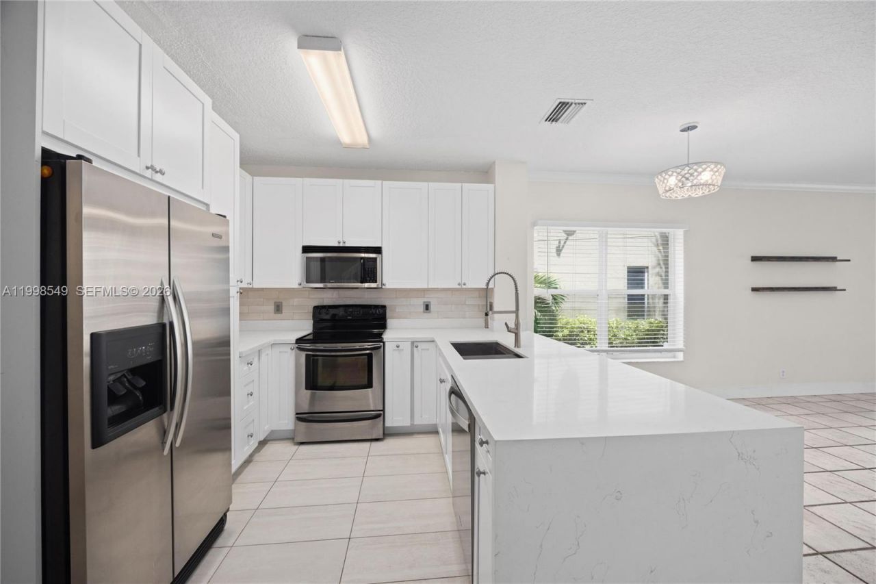 365 SW 122nd Ave, Pembroke Pines, FL 33025 Photo