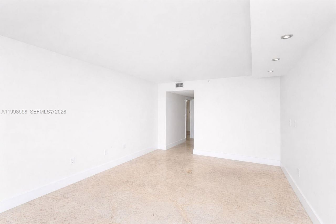 555 NE 15th St, Unit 26J, Miami, FL 33132 Photo