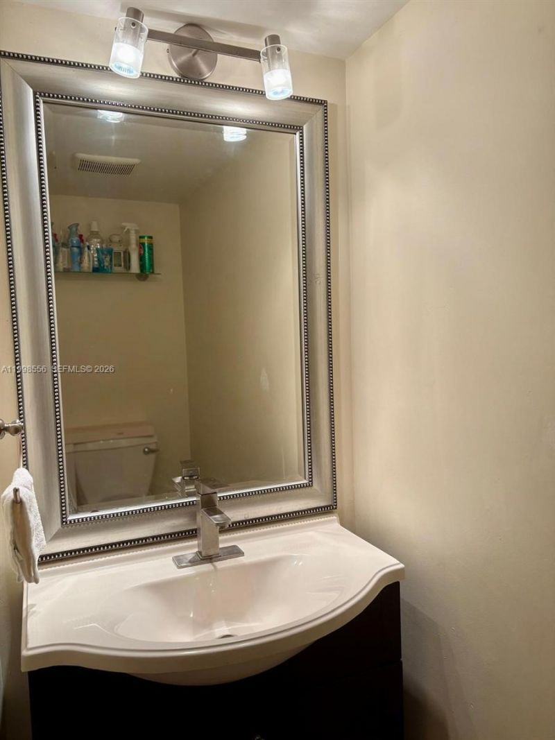 555 NE 15th St, Unit 26J, Miami, FL 33132 Photo