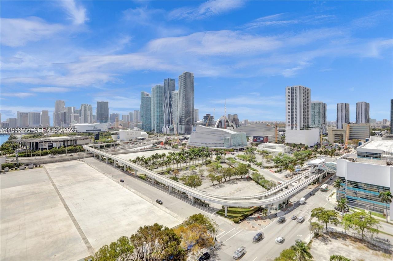 555 NE 15th St, Unit 26J, Miami, FL 33132 Photo