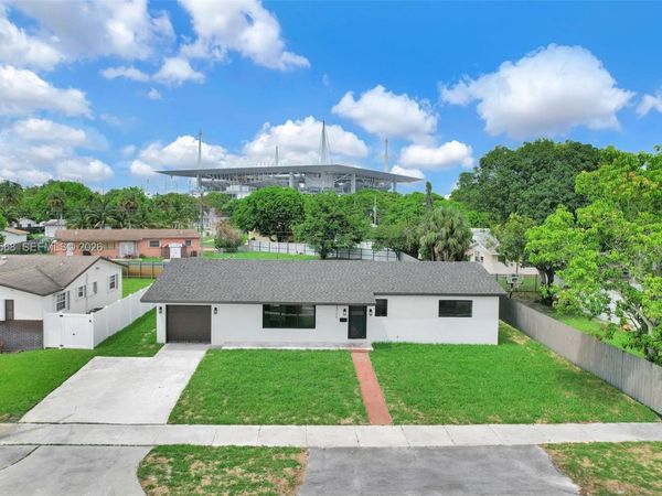 2225 NW 195th St , Miami Gardens, FL 33056