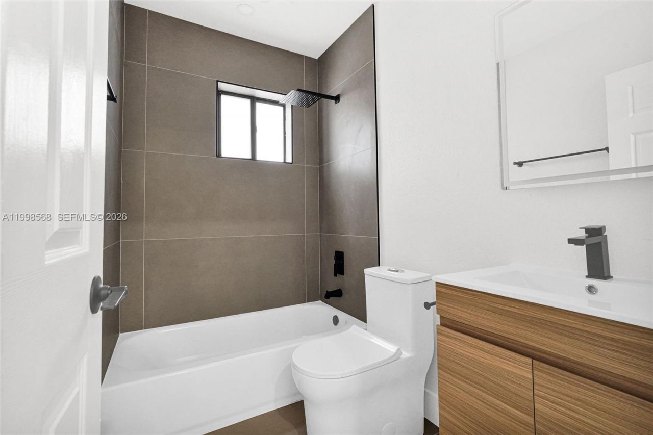 2225 NW 195th St , Miami Gardens, FL 33056 Photo