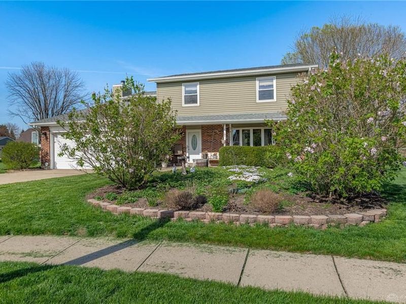 1011 Brookwood Court, Fairborn, OH 45324 Photo 2