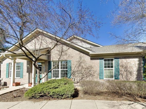 985 Oak Ridge Boulevard , Elgin, IL 60120