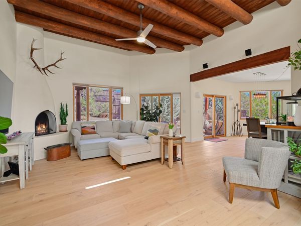 839 Camino Francisca, Santa Fe, NM 87506