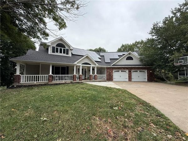 24 Lakeview Drive, Lexington, MO 64067