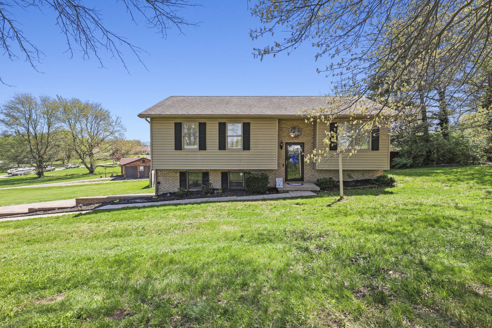 121 Eastland Drive, Paris, KY 40361