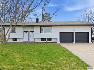 602 S Monroe Street, Papillion, NE 68046