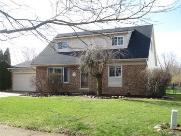 61365 Creekview Drive, South Lyon, MI 48178