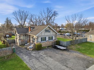 34327 Jefferson Avenue , Harrison Twp, MI 48045