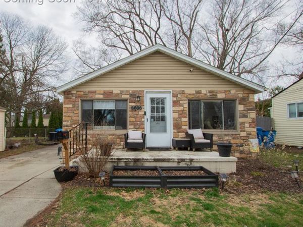 5636 Hipp Street, Dearborn Heights, MI 48125