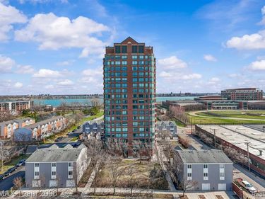 3320 Spinnaker Lane, Detroit, MI 48207